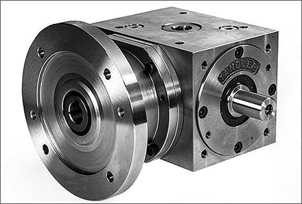 Vista de un reenvio angular con brida sin carga