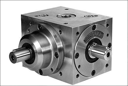 Vista de un reenvio angular Estandar sin carga. Imagen en escala de grises.